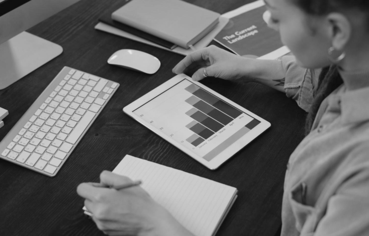 Proceso de auditoría SEO con datos analíticos